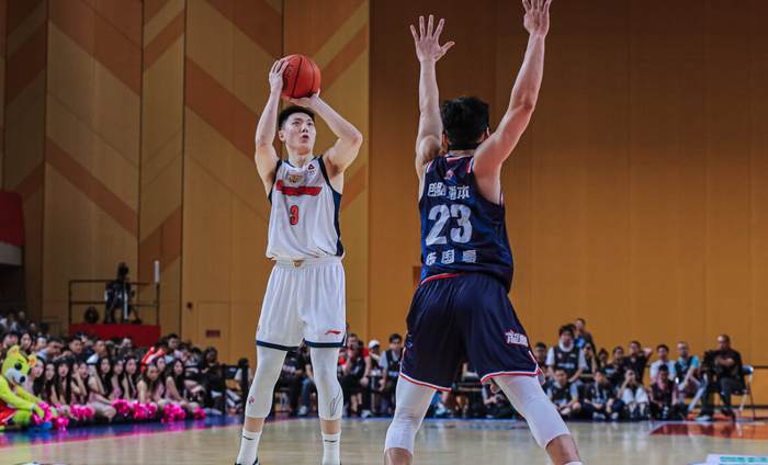 广东队G2大胜广州21分，胡明轩爆发引领逆转